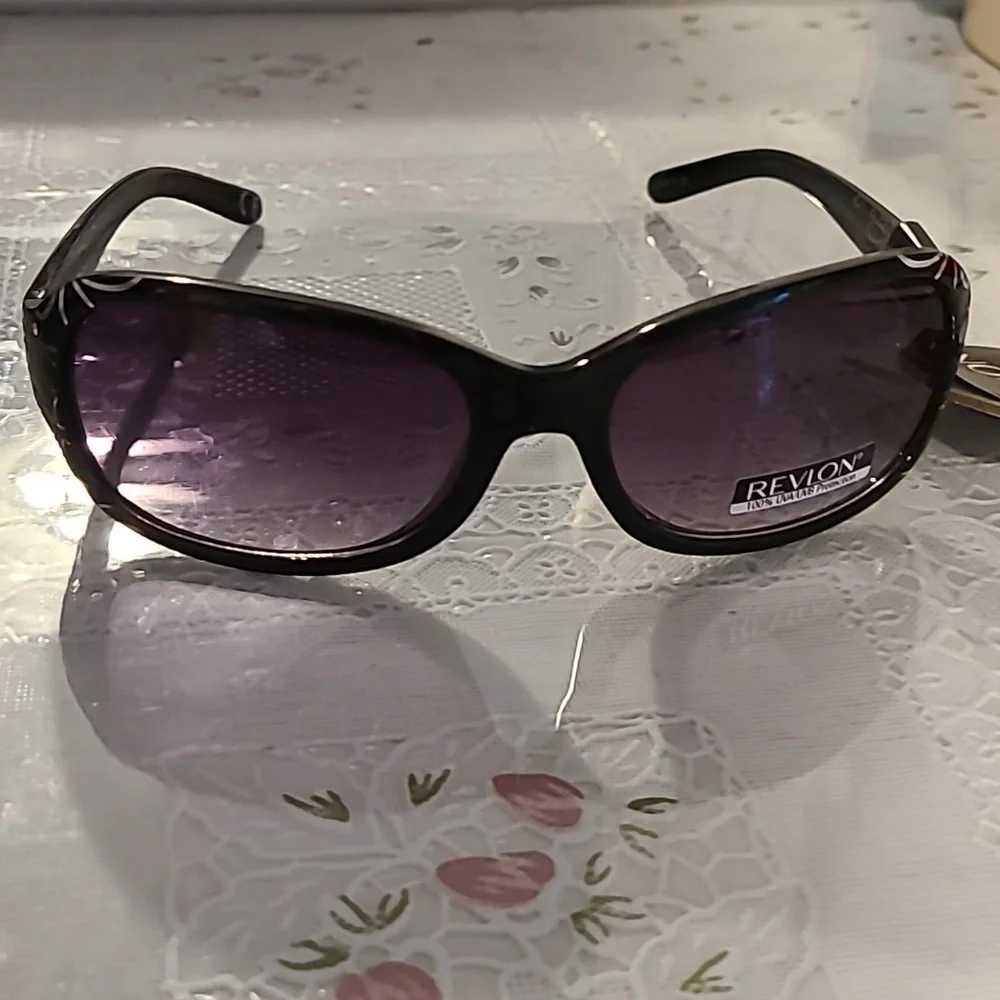 NWT Revlon Floral Sunglasses